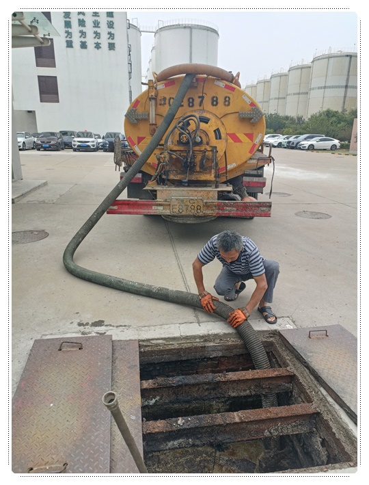 玛纳斯隔油池清掏