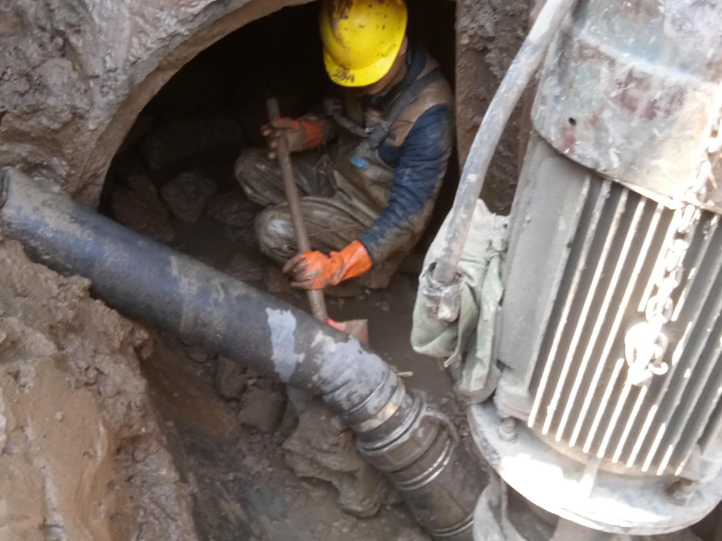 玛纳斯管道清淤